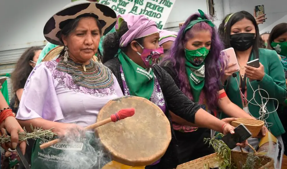 Adolescentes encuestadas en Ecuador afirmaron que en las instituciones educativas no hay acceso a instalaciones adecuadas ni a productos para cambiarse. Foto: AFP Adolescentes encuestadas en Ecuador afirmaron que en las instituciones educativas no hay acceso a instalaciones adecuadas ni a productos para cambiarse. Foto: AFP