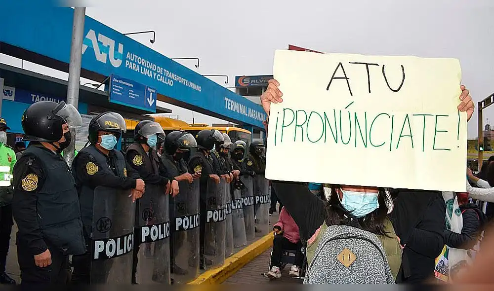 Metropolitano: usuarios rechazan incremento de tarifas y piden presencia de la ATU. Foto: Twitter/Jhoselyn Acosta