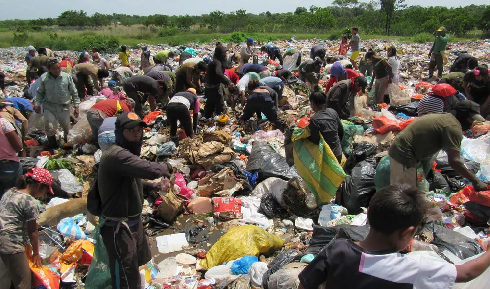 La etnia amorúa debe buscar entre los desperdicios en una región fronteriza entre Colombia y Venezuela. Foto: El Mundo La etnia amorúa debe buscar entre los desperdicios en una región fronteriza entre Colombia y Venezuela. Foto: El Mundo