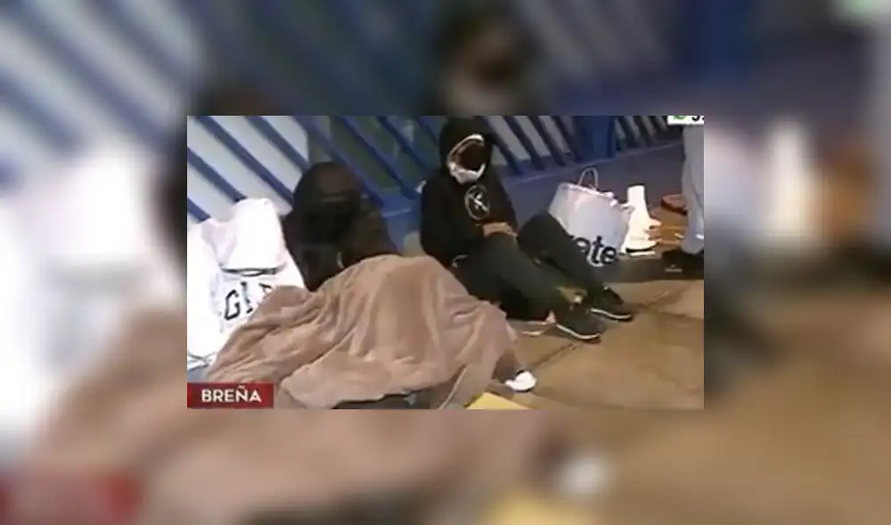 Ciudadanos piden acelerar proceso de obtención de pasaporte. Foto: captura de América