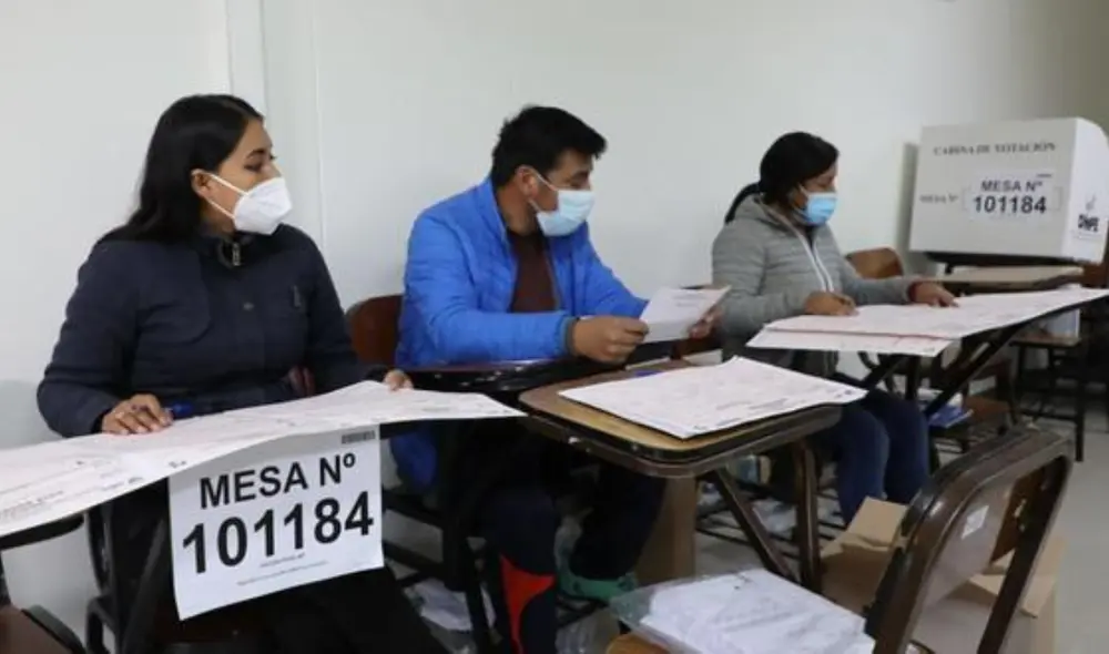 Los miembros de mesa cumplen una función vital en las elecciones. Foto: ONPE. Los miembros de mesa cumplen una función vital en las elecciones. Foto: ONPE.