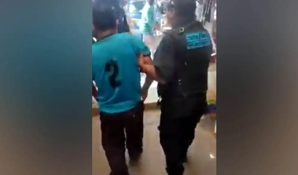 El ciudadano fue llevado al hospital por miembros del Serenazgo. Foto: Captura Agencia Regional de Noticias Puno