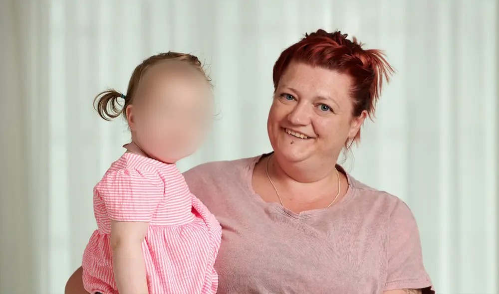 Antes de que inicie la quimioterapia de la menor, se le extirparán partes de los ovarios para congelarlas mediante un proceso de crioconservación. Foto: Mateo Pover / Mirror Antes de que inicie la quimioterapia de la menor, se le extirparán partes de los ovarios para congelarlas mediante un proceso de crioconservación. Foto: Mateo Pover / Mirror