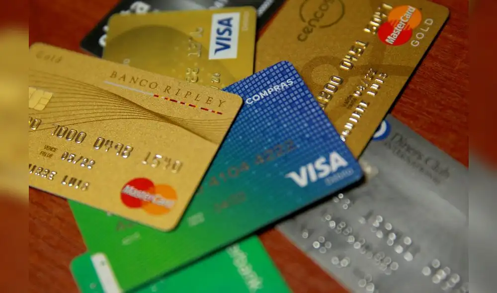El experto recomienda tener cuidado al hacer pagos con la tarjeta de crédito en el extranjero debido a que se puede cobrar una comisión o aplicar un tipo de cambio que no conviene al usuario. Foto: Andina