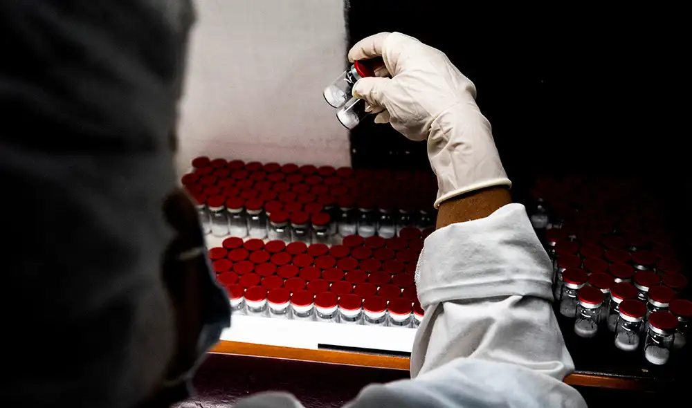 Cuba superó el centenar de casos diarios de COVID-19. La variante BA.5 ha provocado nuevo rebrote en el mundo. Foto: AFP