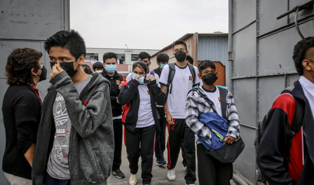 El Ministerio de Educación habilitó una plataforma para tramitar gratis el certificado de estudios de nivel de secundaria. Foto: John Reyes/La República El Ministerio de Educación habilitó una plataforma para tramitar gratis el certificado de estudios de nivel de secundaria. Foto: John Reyes/La República