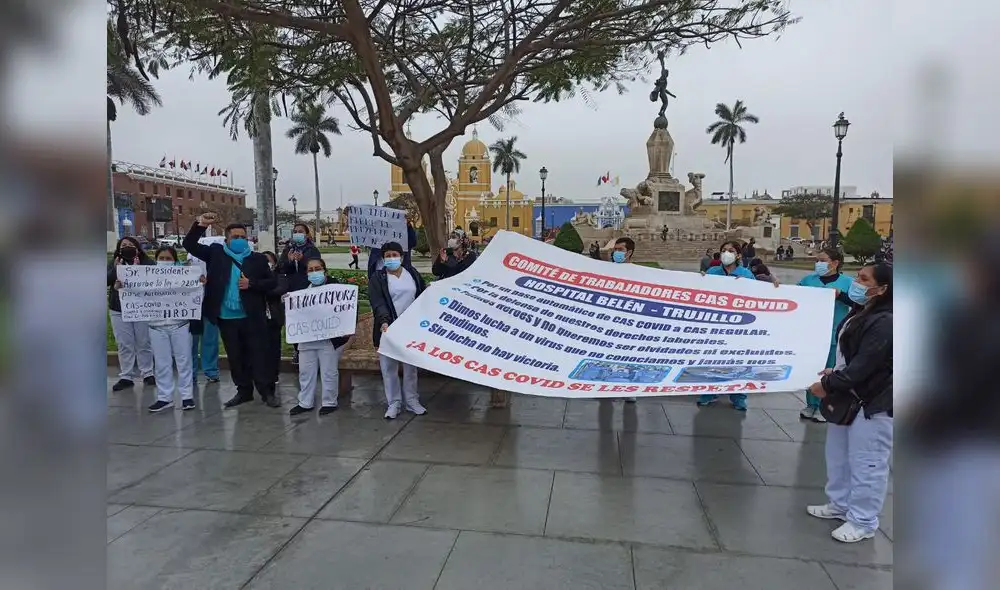 Profesionales exigen firma de ley que les favorece. Foto: Y. Goicochea/La República Profesionales exigen firma de ley que les favorece. Foto: Y. Goicochea/La República