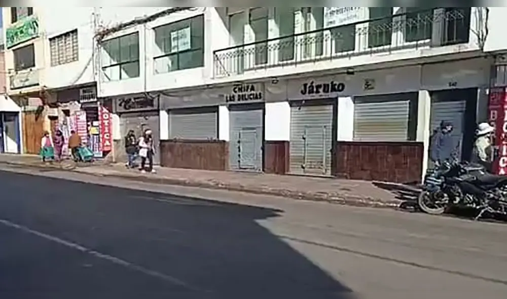 Cusco. Personal policial llegó hasta el establecimiento. Foto: Alexander Flores/URPI-LR Cusco. Personal policial llegó hasta el establecimiento. Foto: Alexander Flores/URPI-LR