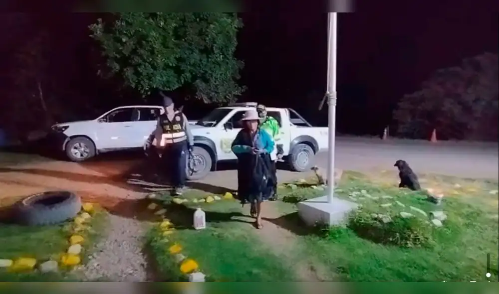 Adulta mayor fue rescatada y entregada a sus familiares. Foto: captura de Kadena Noticias