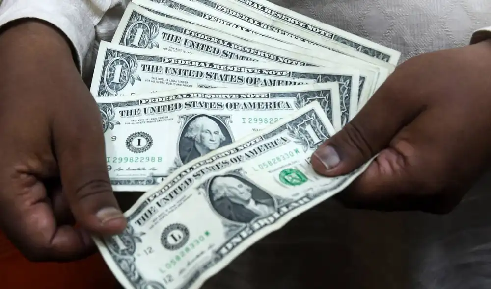 Precio del dólar hoy, miércoles 27 de julio de 2022, en los bancos y el mercado paralelo. Foto: AFP