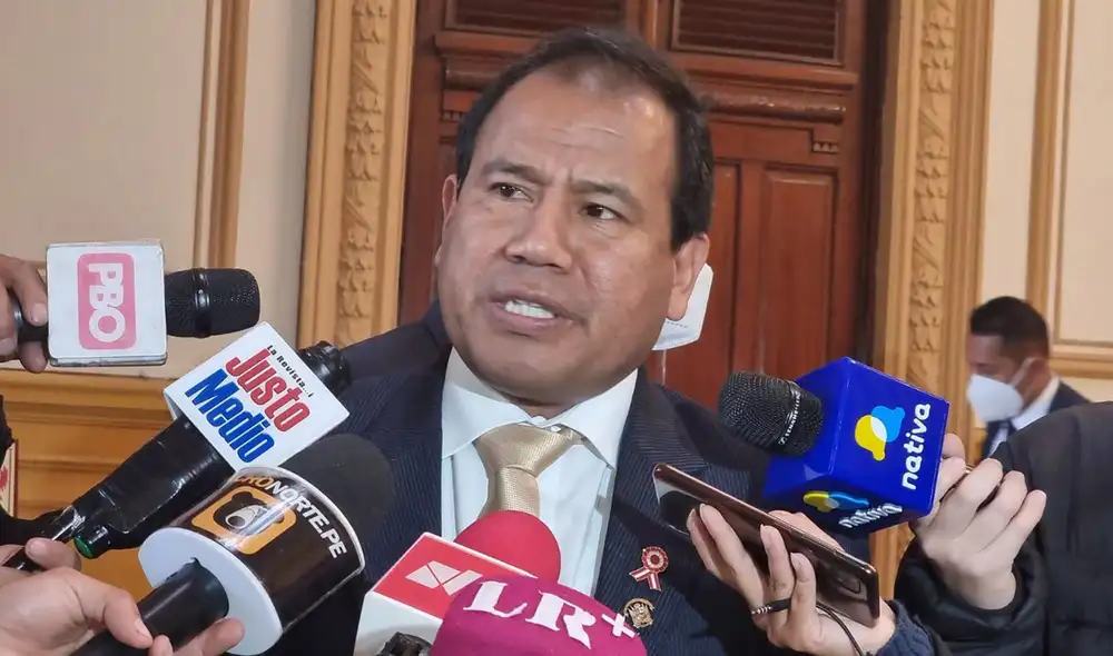 Edgar Tello, del bloque magisterial, se refirió a las declaraciones que dio Bruno Pacheco contra Pedro Castillo. Foto: Omar Coca / URPI-LR