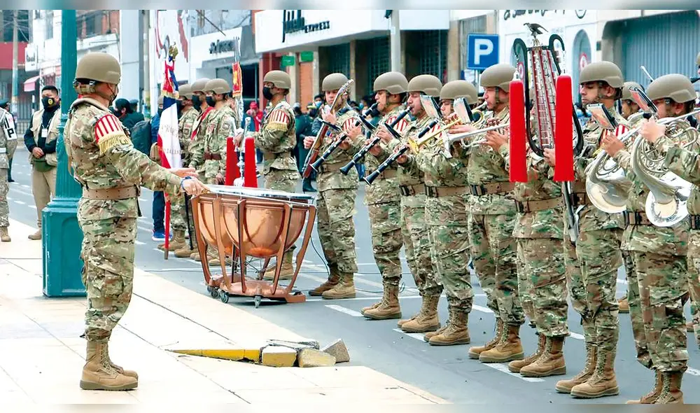 SALUDO. Banda Instrumental de Ejército Chileno retornó a Tacna tras dos años de cierre de frontera. Población se deleito con exhibición. SALUDO. Banda Instrumental de Ejército Chileno retornó a Tacna tras dos años de cierre de frontera. Población se deleito con exhibición.