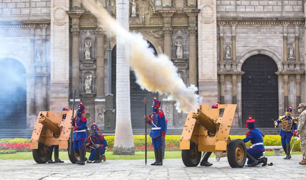 Todos los 28 de julio se disparan 21 cañonazos antes y después del mensaje presidencial. Foto: Andina Todos los 28 de julio se disparan 21 cañonazos antes y después del mensaje presidencial. Foto: Andina
