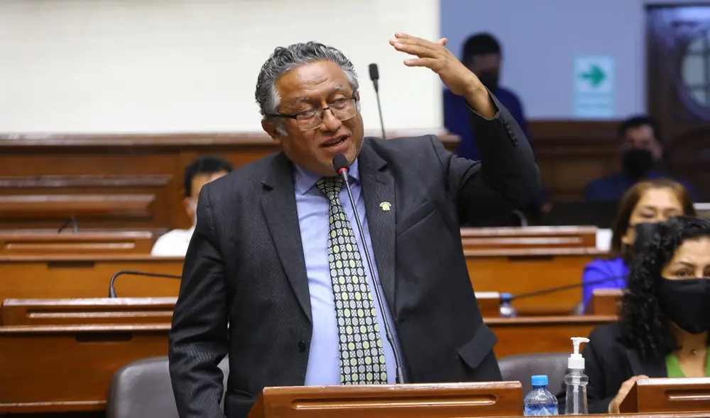 Carlos Alva presidió la Comisión de Energía y Minas 2021-2022. Foto: Congreso Carlos Alva presidió la Comisión de Energía y Minas 2021-2022. Foto: Congreso