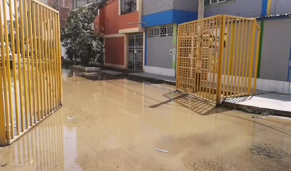 Vecinos de la urbanización San Juan denunciaron mala praxis en el desarrollo de obra de reconstrucción de la calle Leoncio Prado. Foto: captura de Facebook/Tvi Noticias Vecinos de la urbanización San Juan denunciaron mala praxis en el desarrollo de obra de reconstrucción de la calle Leoncio Prado. Foto: captura de Facebook/Tvi Noticias