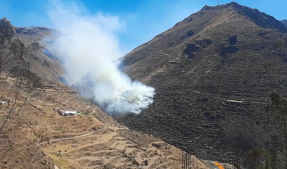 Incendio dejó varios daños materiales el último 28 de julio. Foto: Radio Altura Carabaya/ Facebook
