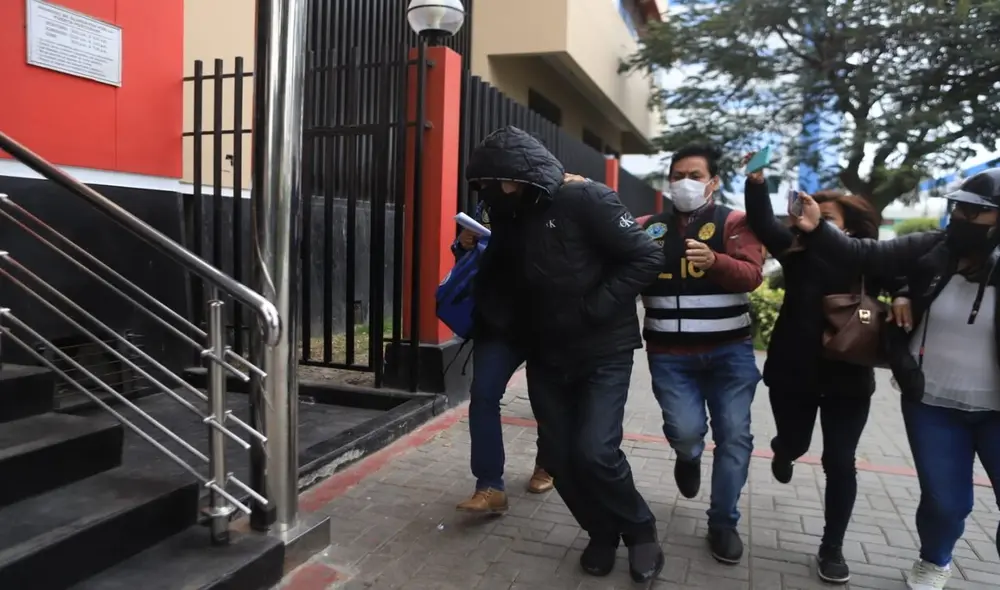 General PNP Max García y el suboficial Ray Velásquez fueron trasladados a Chiclayo este 29 de julio. Foto: URPI/LR-Norte General PNP Max García y el suboficial Ray Velásquez fueron trasladados a Chiclayo este 29 de julio. Foto: URPI/LR-Norte