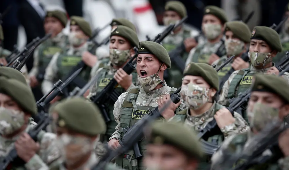 Parada Militar retorna a la avenida Brasil luego de tres años. Foto: La República Parada Militar retorna a la avenida Brasil luego de tres años. Foto: La República