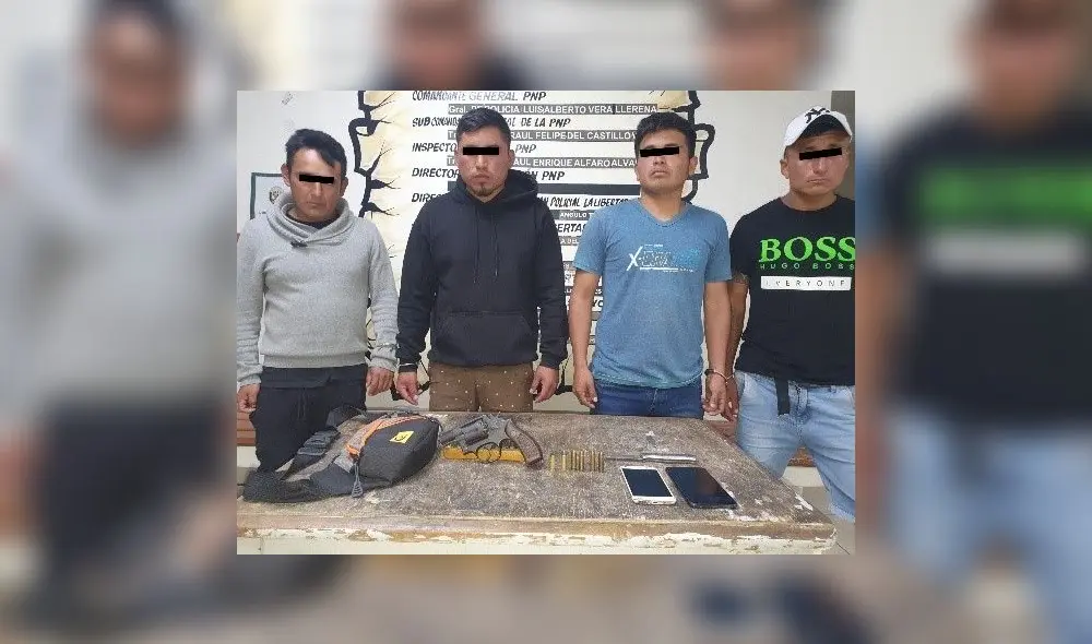 Se les encontró un revólver marca Smith Wesson abastecido con seis cartuchos calibre 38 milímetros, Foto: PNP