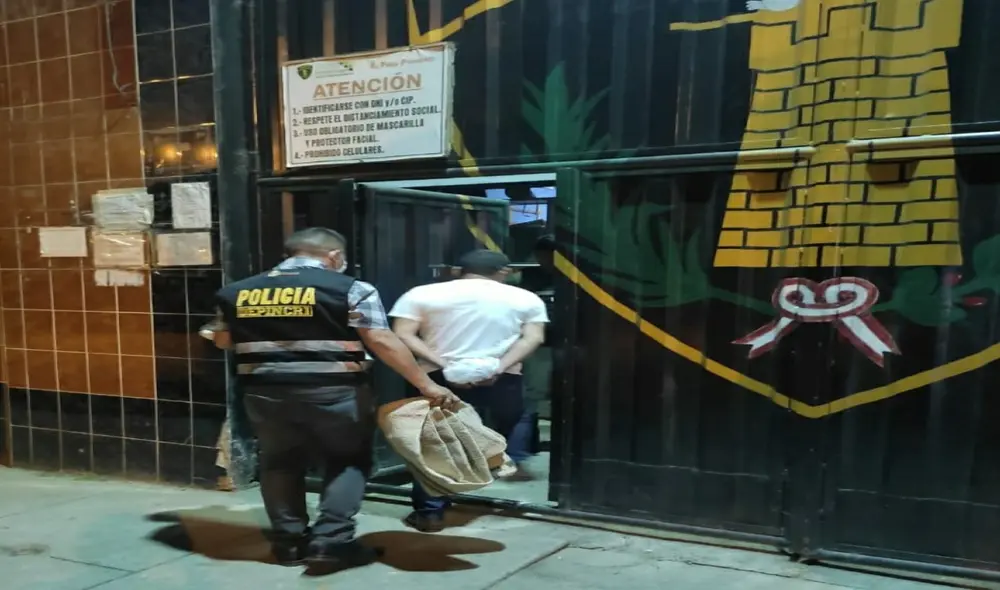 Ante la denuncia de los vecinos, la Policía actuó de inmediato y detuvo al presunto agresor. Foto: Tiempo Real/difusión