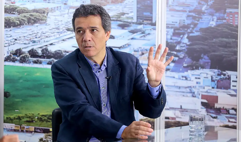 PBI en picada. El exministro Segura aclara que la economía sí está creciendo, pero se encuentra en franca desaceleración. Foto: difusión PBI en picada. El exministro Segura aclara que la economía sí está creciendo, pero se encuentra en franca desaceleración. Foto: difusión