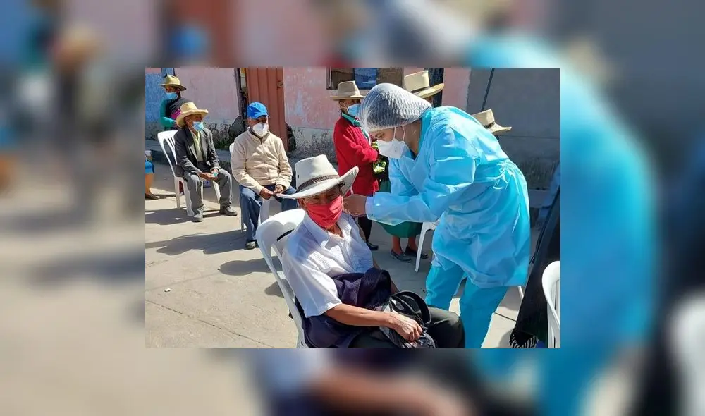 Residentes de Julcán recibieron dosis para protegerse de cuarta ola de la COVID-19. Foto: D.M. Residentes de Julcán recibieron dosis para protegerse de cuarta ola de la COVID-19. Foto: D.M.