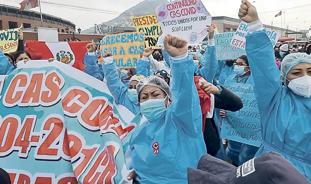 Lo lograron. Trabajadores Cas-Covid siguieron atentos el debate en el Pleno donde se aprobaron normas que los beneficia. Foto: URPI-GLR