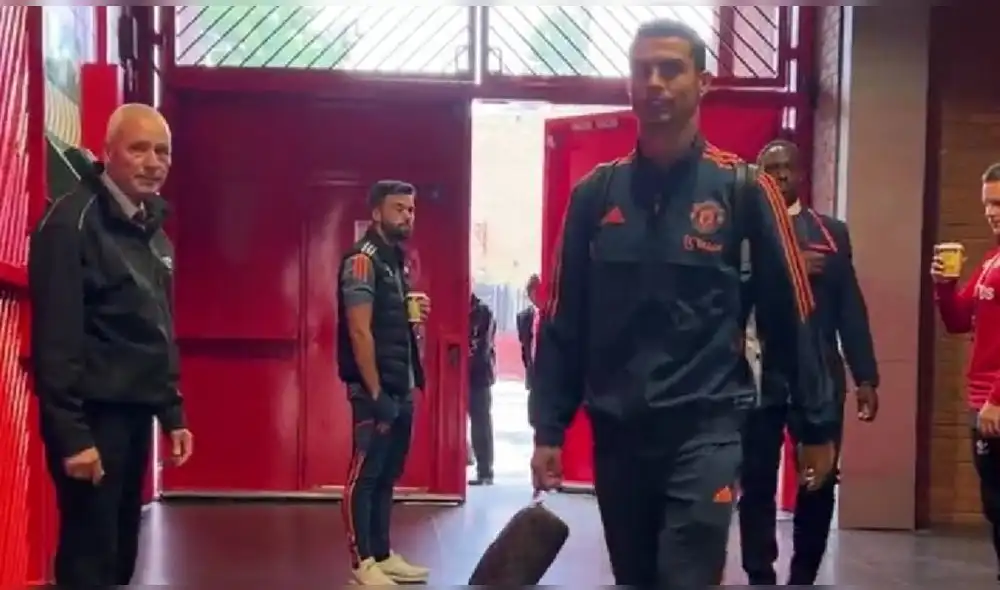 Cristiano Ronaldo regresó a Old Trafford tras superar sus problemas personales. Foto: captura/Twitter Manchester United