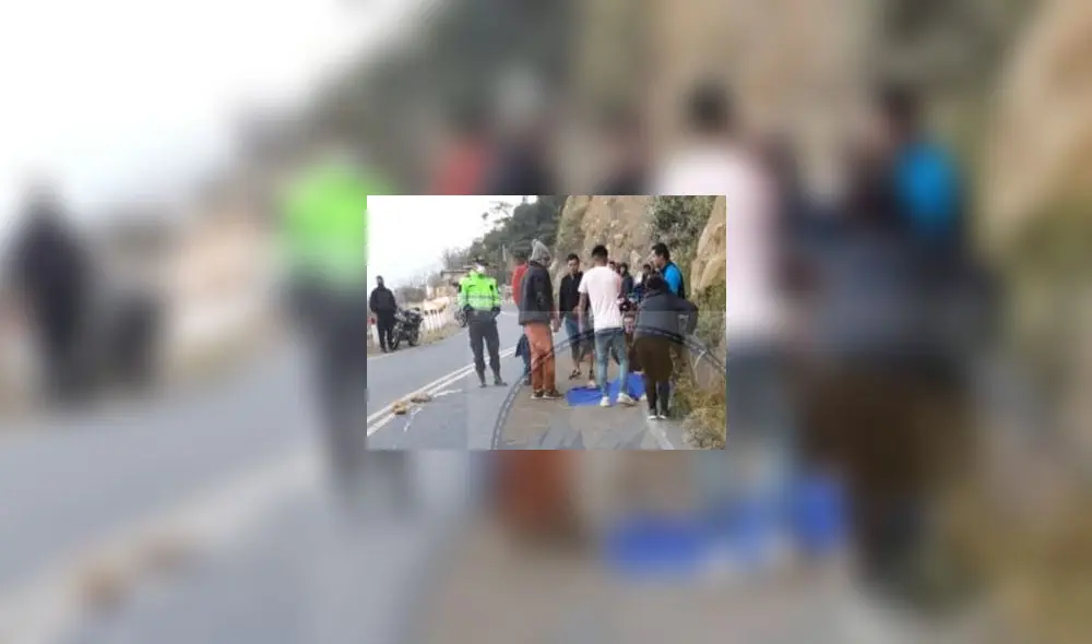 Efectivos policiales investigan las causas del accidente. Foto: Pampas de Jaguey Efectivos policiales investigan las causas del accidente. Foto: Pampas de Jaguey