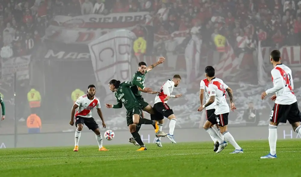 River Plate y Sarmiento juegan en el Estadio Monumental de Buenos Aires. Foto: Sarmiento/Twitter