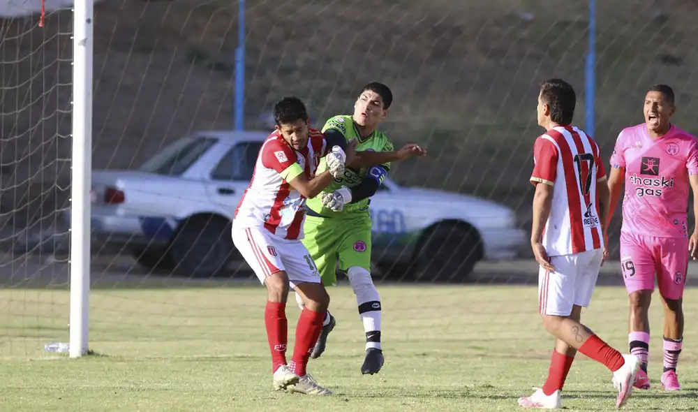 La pelea empezó al minuto 26 del segundo tiempo, cuando el portero de Los Tigres, Denilson Callpa, fue expulsado por doble tarjeta amarilla. Foto: Cortesía Click