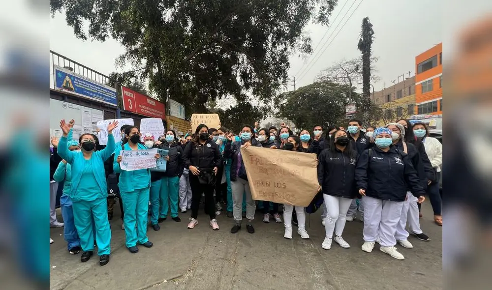 Esta misma situación está sucediendo en las regiones de Arequipa y Puno, debido a que no se le ha renovado el contrato al personal sanitario. Foto: Raúl Egúsquiza / URPI-LR Esta misma situación está sucediendo en las regiones de Arequipa y Puno, debido a que no se le ha renovado el contrato al personal sanitario. Foto: Raúl Egúsquiza / URPI-LR