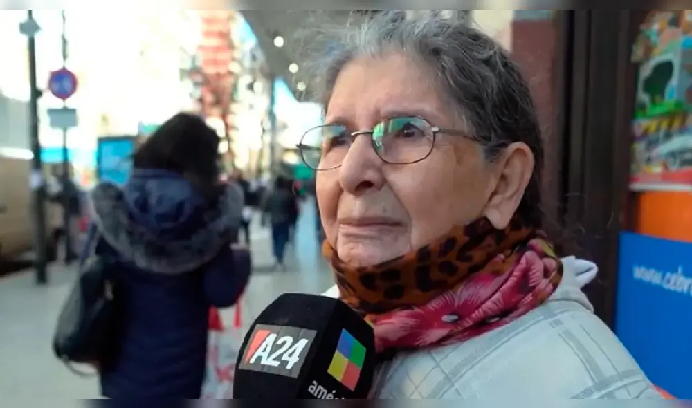 "Nunca creí que a mi vejez iba a comer como cuando era chica", reveló la anciana. Foto: Captura de video A24 "Nunca creí que a mi vejez iba a comer como cuando era chica", reveló la anciana. Foto: Captura de video A24