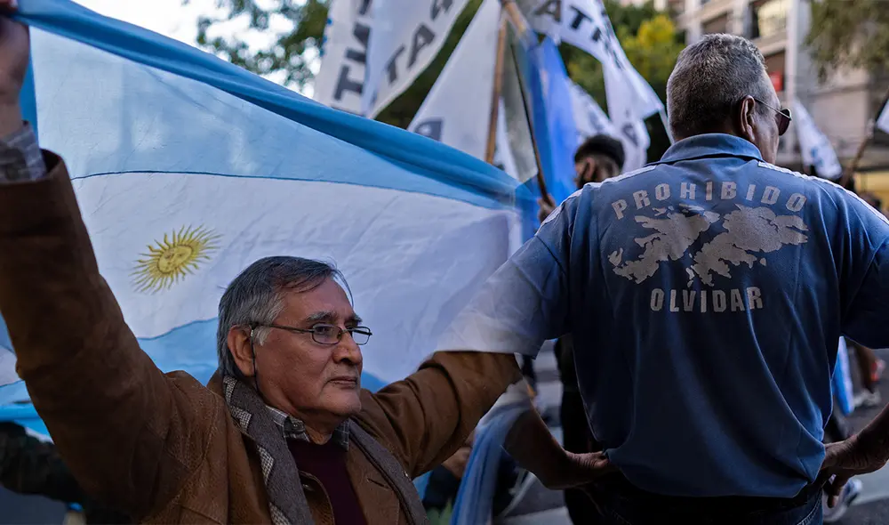 El Ministerio de Defensa argentino informó a la Cancillería que 5 vuelos ingresaron al espacio aéreo sin autorización entre el 27 y 30 de julio. Foto: composición LR/AFP