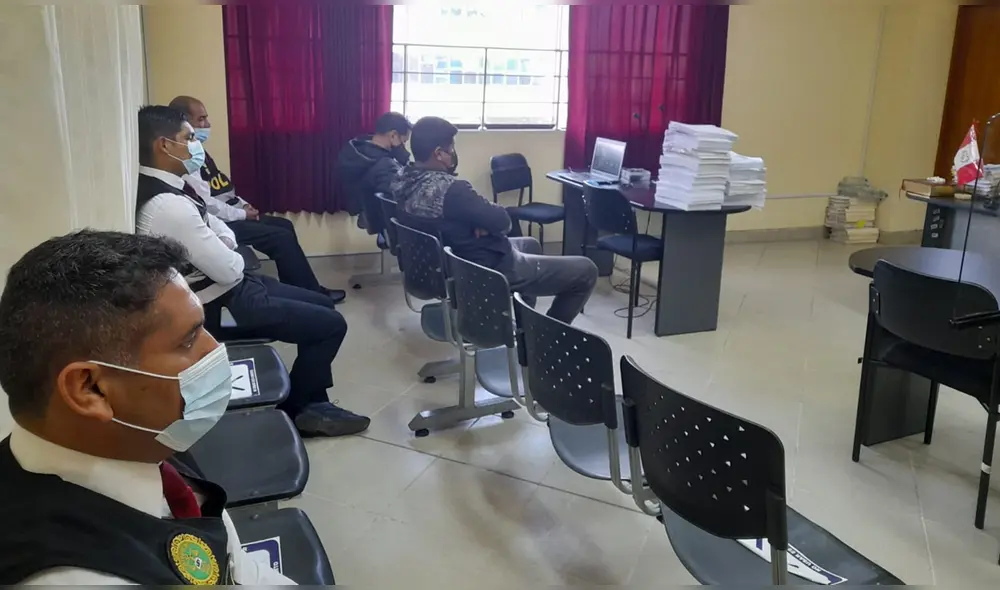 Audiencia de prisión preventiva contra Gral. PNP Max García y suboficial Ray Velásquez. Foto: La República Audiencia de prisión preventiva contra Gral. PNP Max García y suboficial Ray Velásquez. Foto: La República