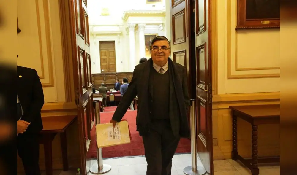 El congresista Alex Paredes realizó una pregunta relacionada con la "paridad masculina. Fotos: John Reyes/La República El congresista Alex Paredes realizó una pregunta relacionada con la "paridad masculina. Fotos: John Reyes/La República