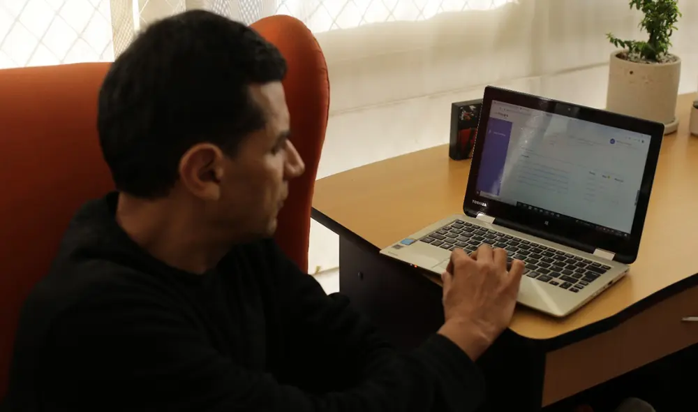 Al revisar su estado de cuenta, Alonso Cárdenas, afiliado a AFP Integra, se percata que perdió S/5.702 en lo que va del año y su ganancia solo suma S/18. Foto: John Reyes/La República