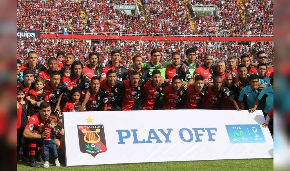 Todo el plantel de Melgar posó para la foto previa al partido de vuelta de la final ante Sporting Cristal. Foto: DeChalaca Todo el plantel de Melgar posó para la foto previa al partido de vuelta de la final ante Sporting Cristal. Foto: DeChalaca