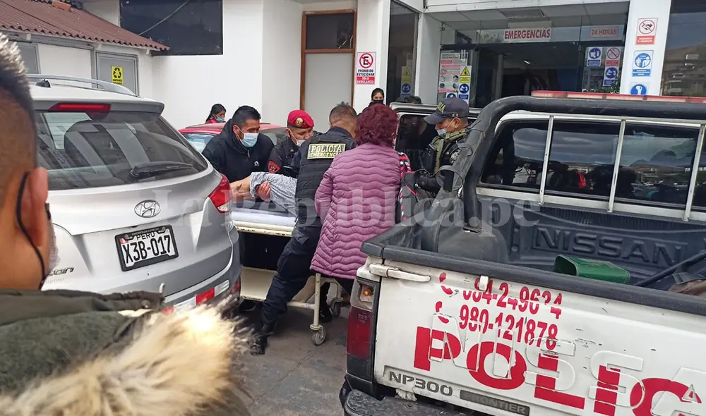 Los ciudadanos fueron socorridos por efectivos de la Policía Nacional. Foto: URPI/Alexander Flores Los ciudadanos fueron socorridos por efectivos de la Policía Nacional. Foto: URPI/Alexander Flores