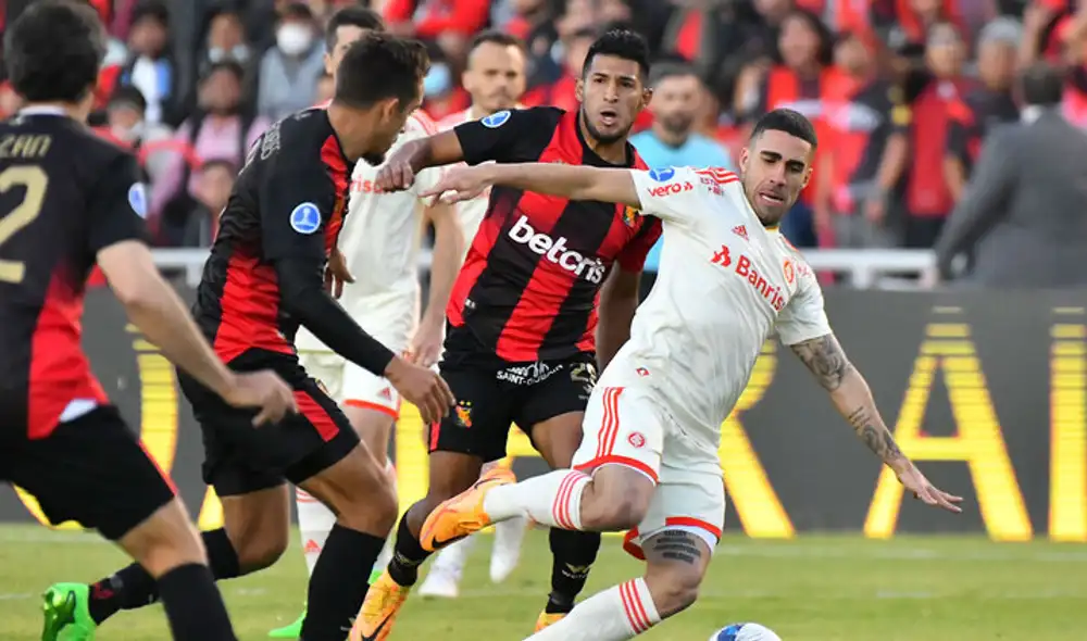 Se viene jugando el Melgar vs. Internacional. Foto: AFP