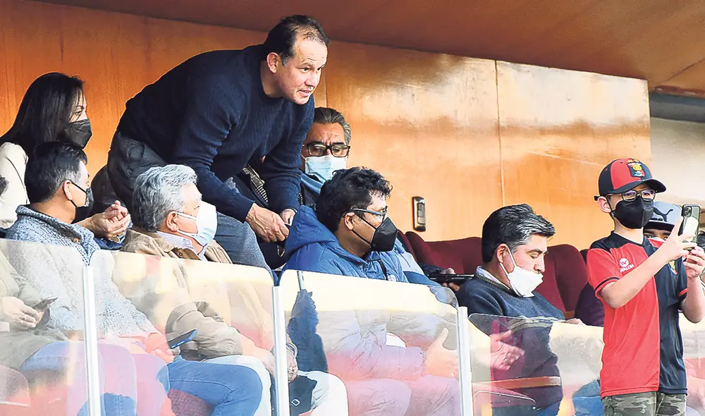 El nuevo DT estuvo presente en el partido del FBC Melgar en la Copa Sudamericana. Foto: Rodrigo Talavera/La República