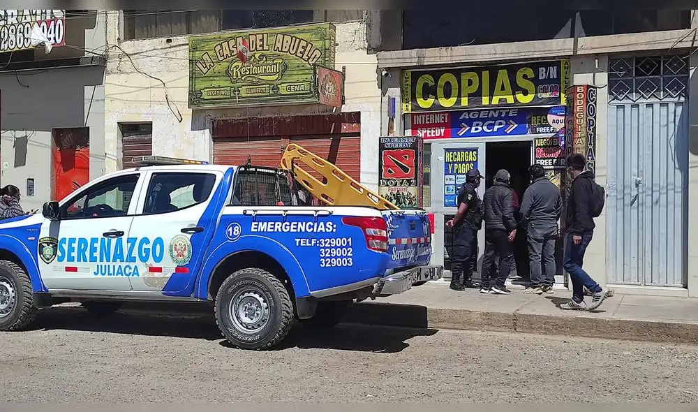 El atraco se produjo en un establecimiento ubicado en el Jirón Inca Garcilaso, frente al parque El Cholo. Foto: Cortesía de Juliaca al Día El atraco se produjo en un establecimiento ubicado en el Jirón Inca Garcilaso, frente al parque El Cholo. Foto: Cortesía de Juliaca al Día
