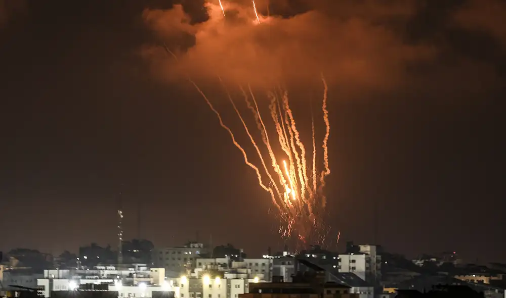 Vista de cohetes palestinos disparados desde la ciudad de Gaza este 5 de agosto en represalia por ataques aéreos israelíes anteriores. Foto: AFP Vista de cohetes palestinos disparados desde la ciudad de Gaza este 5 de agosto en represalia por ataques aéreos israelíes anteriores. Foto: AFP