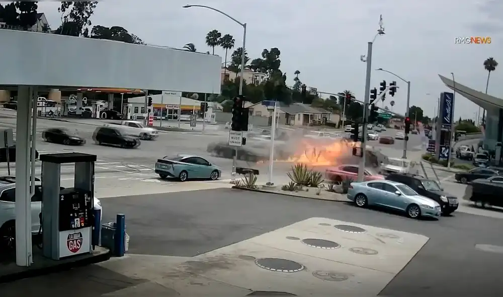 Seis vehículos fueron involucrados en la colisión. Foto: New York Post Seis vehículos fueron involucrados en la colisión. Foto: New York Post