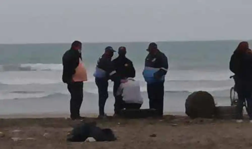 Los familiares del sereno llegaron hasta el lugar e identificaron el cuerpo