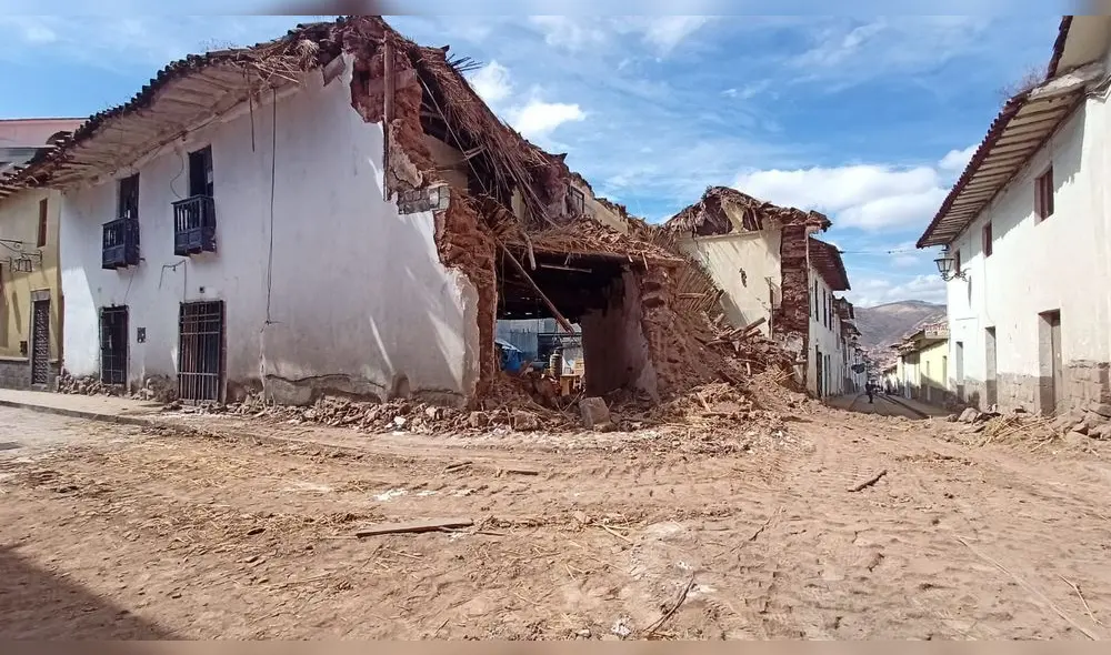 Demolición se llevó a cabo ante inminente riesgo de colapso que representaba la casona. Foto: Alexander Flores/URPI-LR Demolición se llevó a cabo ante inminente riesgo de colapso que representaba la casona. Foto: Alexander Flores/URPI-LR