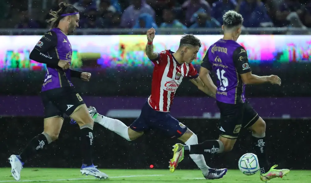 Chivas y Mazatlan juegan en el Estadio de Fútbol El Kraken. Foto: Chivas