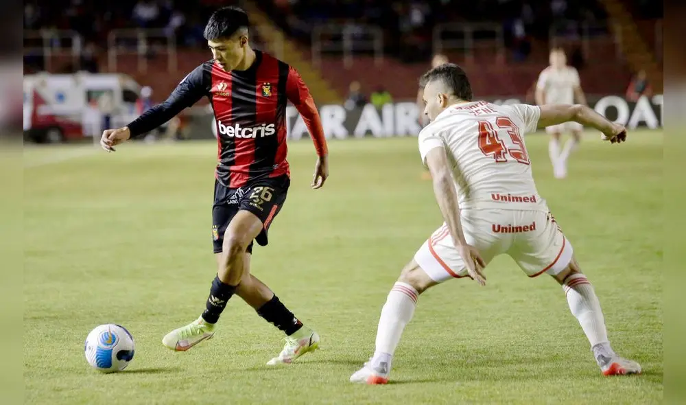 Destacado. Lavallén sorprendió incluyendo a Kenji Cabrera en el once titular de Melgar ante Internacional de Brasil. Foto: Rodrigo Talavera/La República