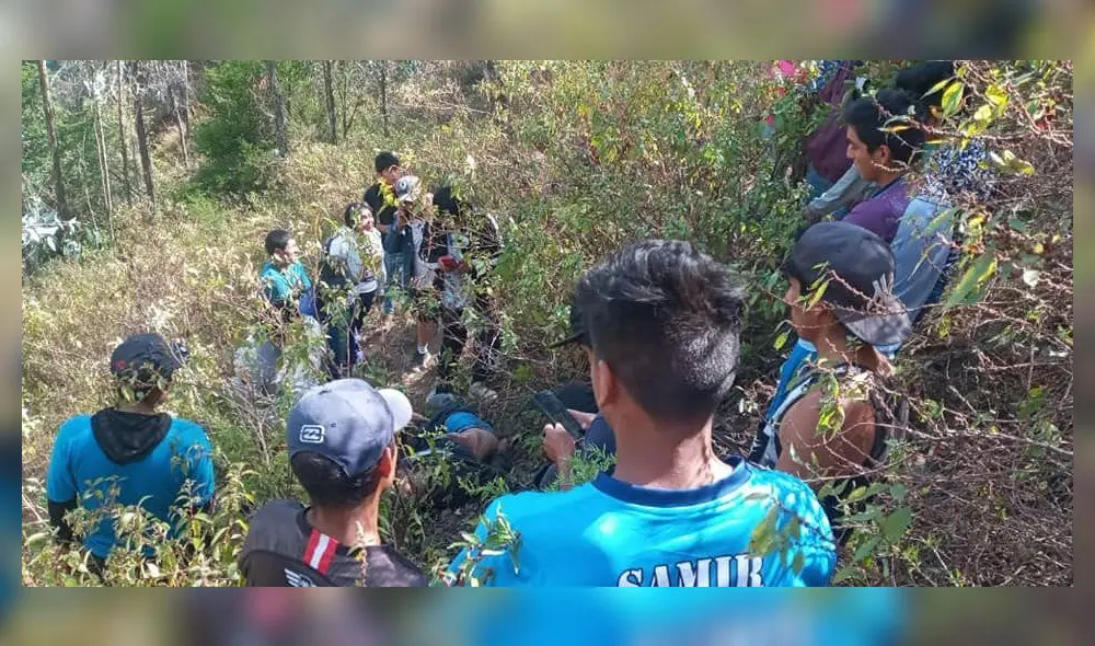 Pobladores de la zona ayudaron en las labores de rescate de los cuerpos. Foto: Studio 96