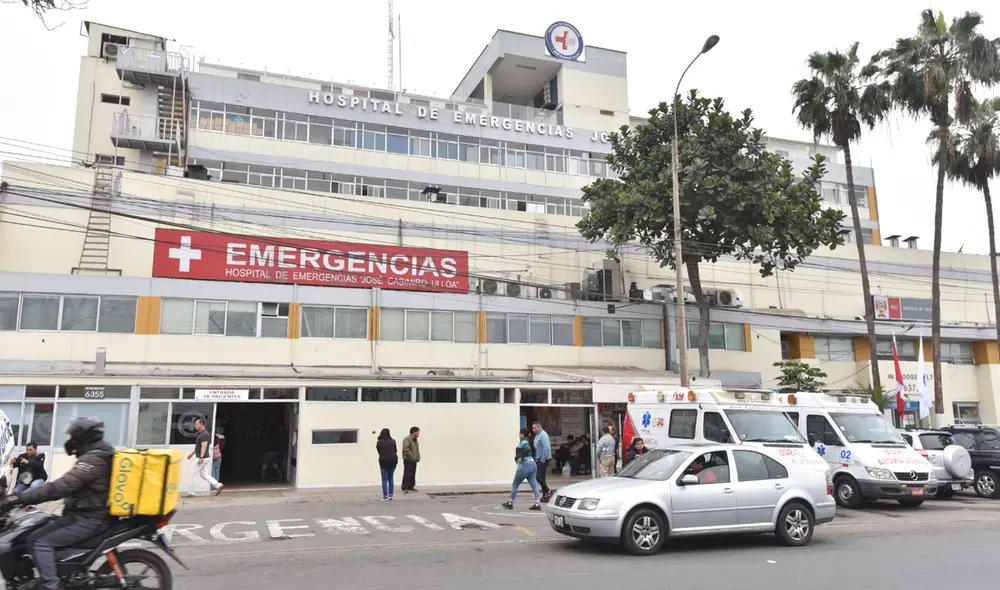 Padres duermen en los exteriores del nosocomio desde que la menor está internada. Foto: La República